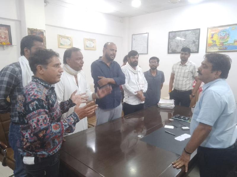 परशुराम चौराहा की मांग ने पकड़ा जोर: